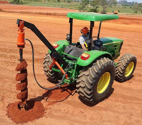 Trator com perforadora Bristol