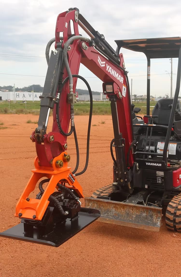 Compactador hidráulico Bristol en obra